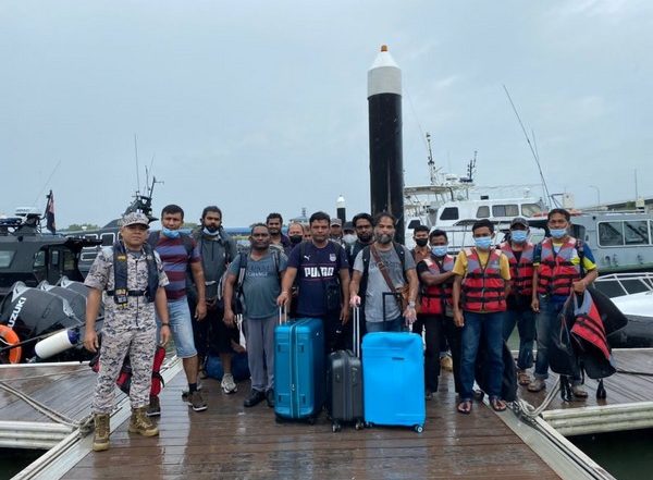 World News | Indian Coast Guard Rescues 16 Missing Mariners Including 3 Indians Near Malaysia