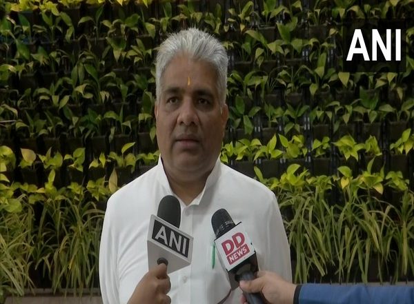 India News | Puducherry: Bhupender Yadav Participates in 'Swachh Sagar, Surakshit Sagar' Campaign