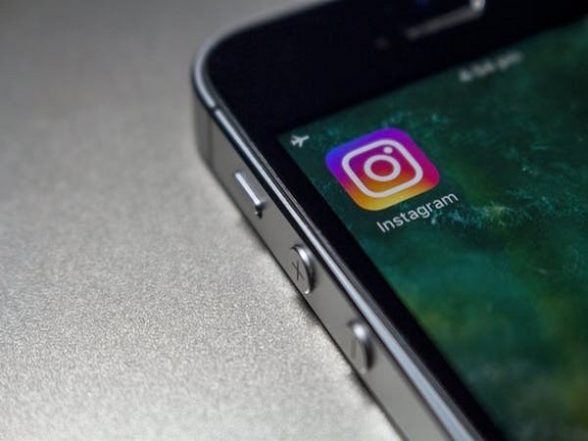 Tech News | Instagram Refutes Claims That Users Location is Shared with Followers - Vimarsana News