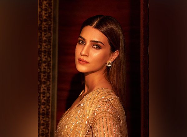 Entertainment News | Dream Came True: Kriti Sanon on Winning Best Actor for 'Mimi' at Filmfare Awards