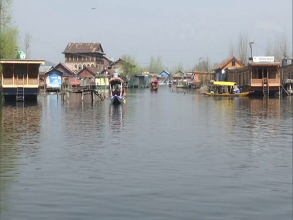 World News | Houseboat Owners of Jammu and Kashmir Heave Sigh of Relief as Govt Decides to Expand Industry - Vimarsana News