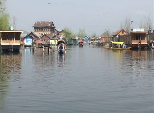 World News | Houseboat Owners of Jammu and Kashmir Heave Sigh of Relief as Govt Decides to Expand Industry