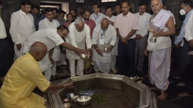 Bihar CM Nitish Kumar with Muslim Cabinet Colleague Visit Vishnupad Temple in Gaya To Display Hindu-Muslim Brotherhood