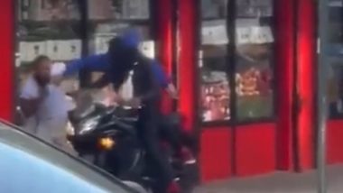 New York: Bike-Borne Thieves Try to Snatch Necklace From Man, Good Samaritan Foils Robbery Attempt (Watch Video)