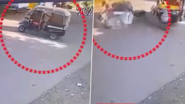 Maharashtra: Horrific Accident of Bike and Autorickshaw in Buldhana Caught on CCTV (Watch Video)