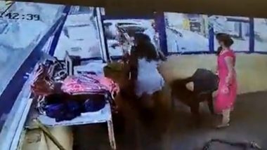 Madhya Pradesh Shocker: Man Slaps Woman Toll Booth Employee in Rajgarh (Watch Video)