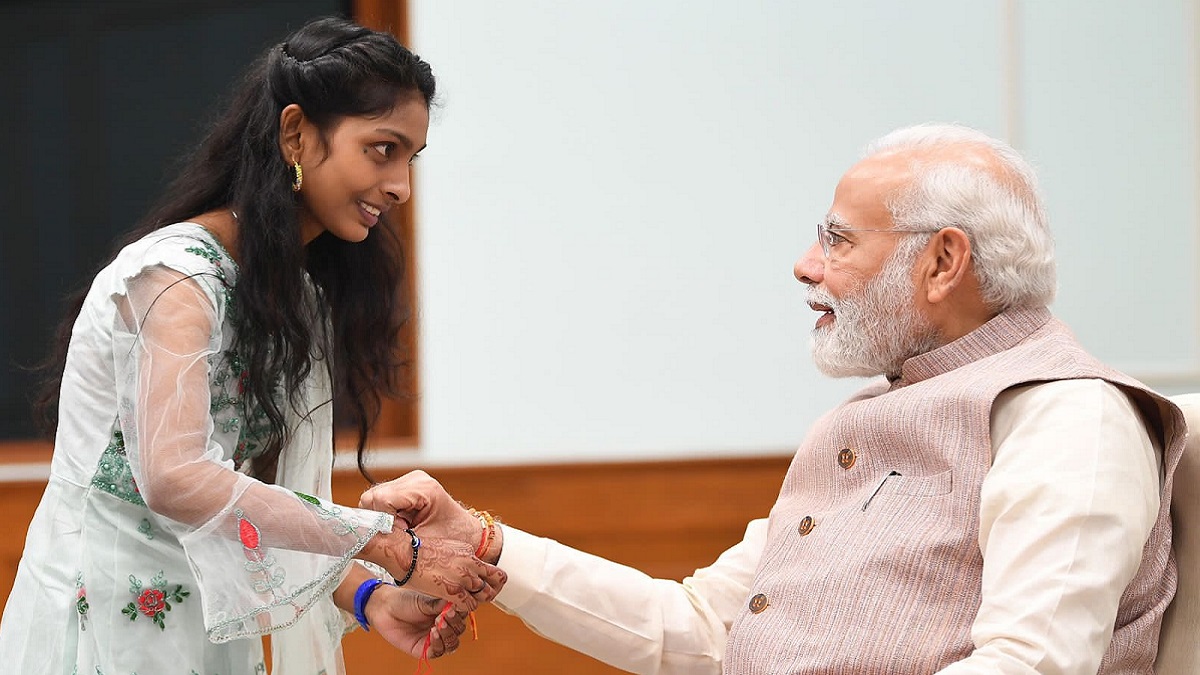 Rakhi Xxx - Raksha Bandhan 2022: PM Narendra Modi Celebrates Rakhi With Daughters of  PMO Staff (See Pics) | LatestLY