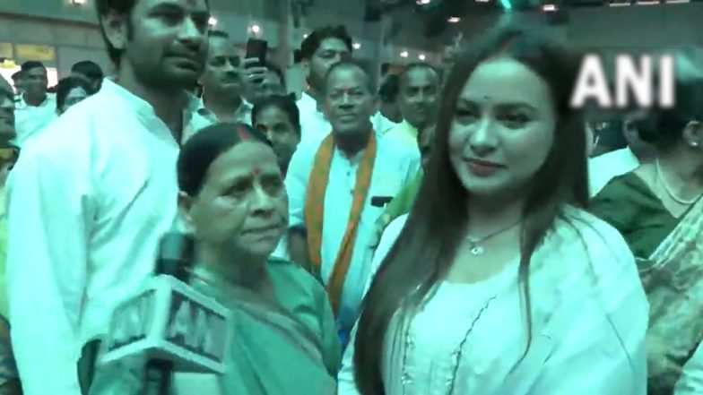 Tejashwi Yadav’s Family Reacts After He Takes Oath As Deputy CM of Bihar (Watch Video)