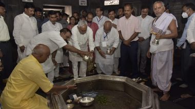 Bihar: Muslim Minister Mohammad Israil Mansoori Enters Vishnupad Temple With CM Nitish Kumar in Gaya, Sparks Controversy