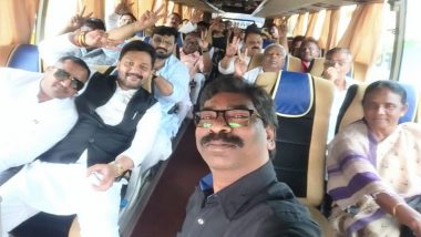 Jharkhand Political Crisis: Buses Carrying MLAs Seen Leaving CM Hemant Soren’s Residence (Watch Video)