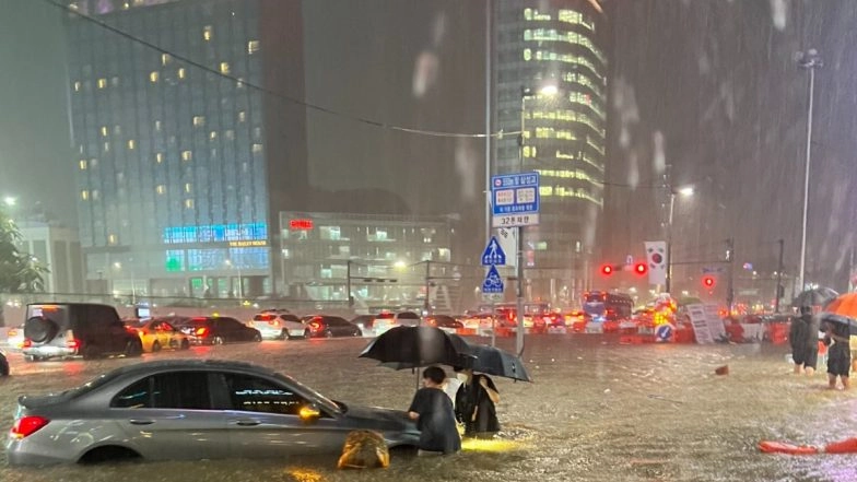 Rains in South Korea Turn Seoul's Roads to Rivers, Leave 7 Dead