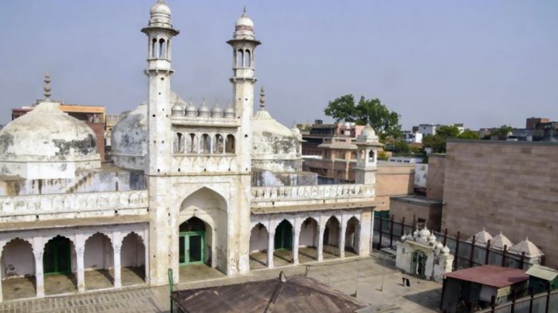 Gyanvapi Mosque Case: Varanasi Court Issues Notice to Muslim Side on Hindu Side’s Plea for Carbon Dating of ‘Shivling’; Next Hearing on September 29