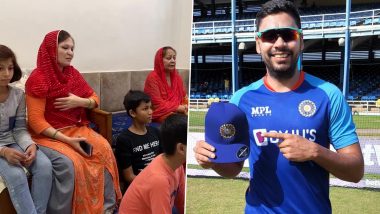 Avesh Khan's Family Gather To Watch India vs Pakistan Clash in Asia Cup 2022 At Cricketer's Residence in Indore, Parents Want Rohit Sharma and Co to Win