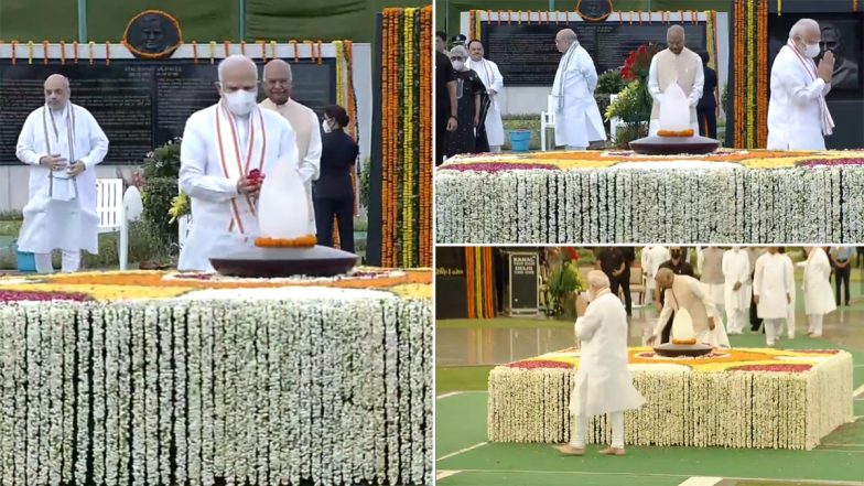 PM Narendra Modi Pays Floral Tribute to Former PM Atal Bihari Vajpayee on His Death Anniversary (Watch Video)