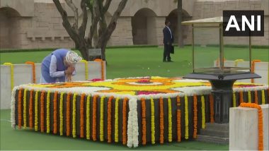 Independence Day 2022: PM Narendra Modi Pays Tribute to Mahatma Gandhi at Rajghat on I-Day (See Pics)