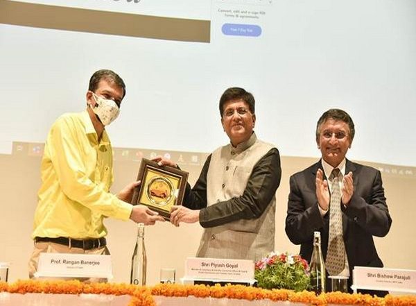 Business News | Govt Using Innovative Solutions to Make Public Delivery System More Effective: Piyush Goyal