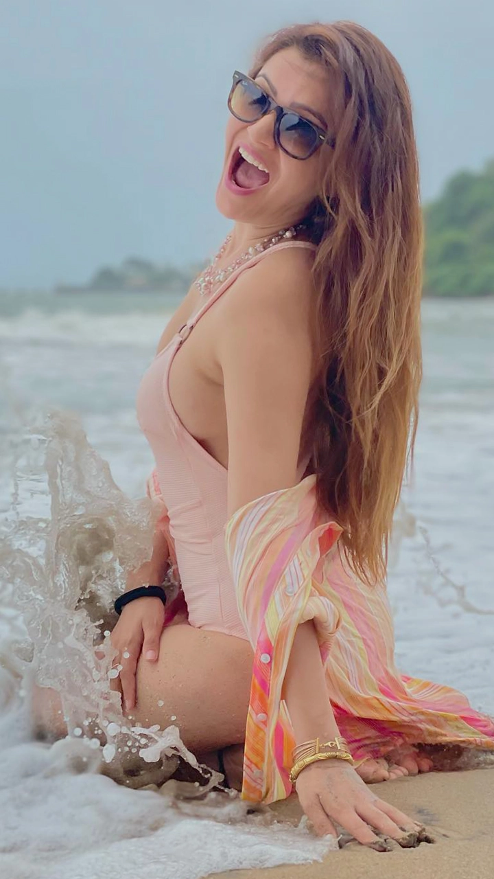Rubina Dilaik Birthday: Bikini-Clad Pics of TV&rsquo;s Bombshell Babe!