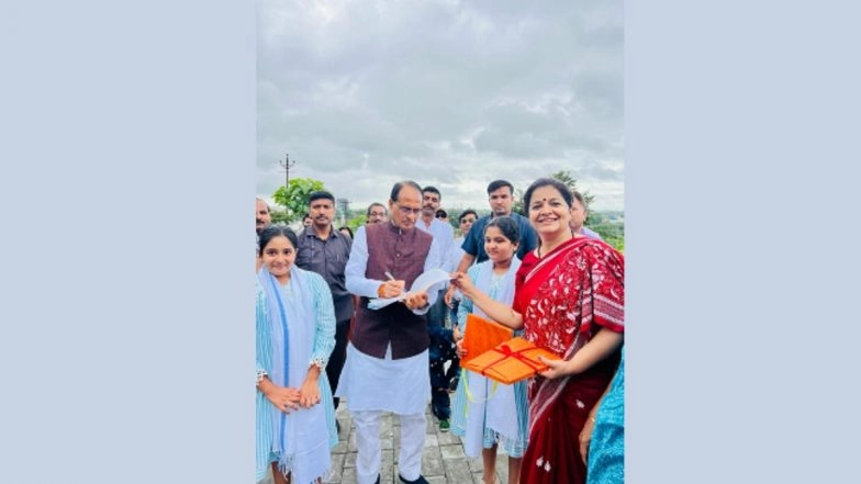Madhya Pradesh CM Shivraj Singh Chouhan Releases E-Books of 'Saraswathi Rajamani - The Forgotten Spy' to Commemorate 75-Years of Independence Day