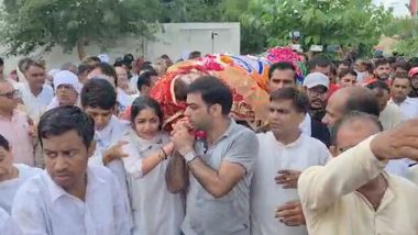 Sonali Phogat’s Last Rites Held in Haryana, Large Gathering Seen at Funeral (Watch Video)