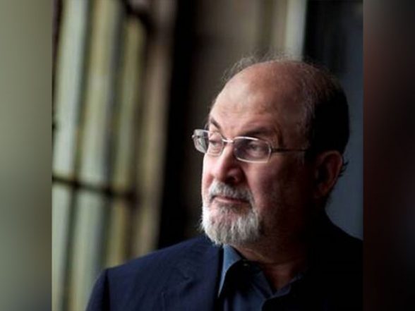 World News | Literary Figures, Public Officials Shocked over Attack on Salman Rushdie - Vimarsana News