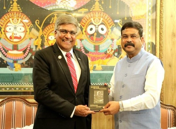 World News | US National Science Foundation Director Meets Dharmendra Pradhan, Expresses Keenness to Enhance Collaboration with India