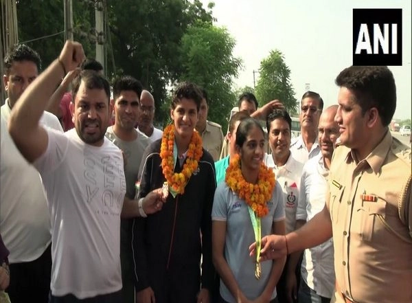 Sports News | Indian Boxers Receive Warm Welcome in Haryana After Successful CWG 2022 Campaign