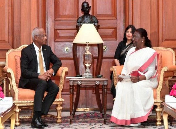 World News | Maldives President Calls on President Murmu at Rashtrapati Bhavan