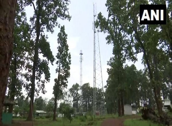 India News | Tribals of Naxal-prone Abujhmad in Chhattisgarh's Narayapur District Now Get 4G Internet Facility