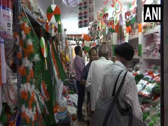 Har Ghar Tiranga: Flag Vendors Mint Money As Demand for Indian Flag Flies High Ahead of Independence Day 2022 | LatestLY