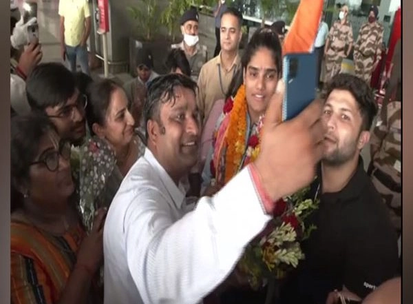 Sports News | Judoka Tulika Mann Receives Grand Welcome at Home After Successful CWG 2022 Campaign