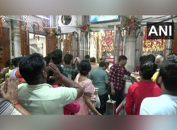 India News | Devotees Throng Temples as They Celebrate Sawan Somwar