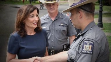 World News | New York Gov Kathy Hochul Thanks Trooper Who Arrested Salman Rushdie's Attacker