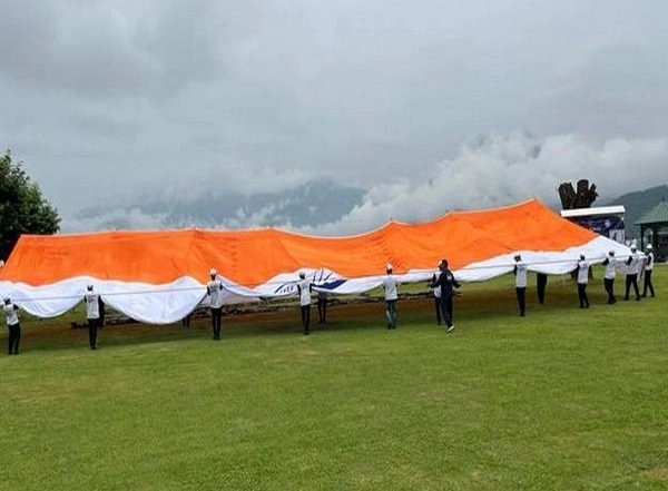 India News | 7,500 Sq Ft Tricolour Displayed at Dal Lake in Srinagar on Independence Day