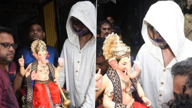 Raj Kundra Spotted in Lalbaugh Taking Home an Idol of Ganesha for Ganesh Chaturthi (View Pics)