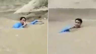 Chand Nawab 2.0! Dramatic Pakistani Journalist Immerses Himself in Neck-Deep Water To Report About Pakistan Floods, Video Goes Viral