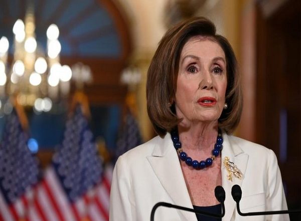 US Air Force Plane Carrying Nancy Pelosi Lands in Taiwan Amid Tensions with China