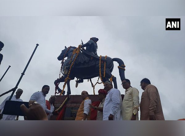 Defence Minister Rajnath Singh Unveils Veer Durgadas Rathore’s Statue on His 385th Birth Anniversary