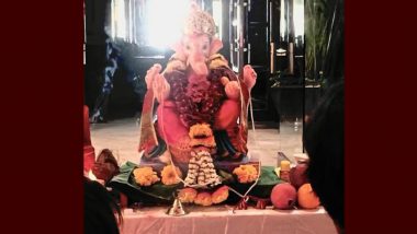 Shah Rukh Khan Welcomes Lord Ganpati With a Lot of Joyousness, Enjoys Modaks With His Youngest Son AbRam! (View Pic)