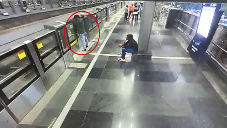 Mumbai: Metro Services Affected After Commuter Tries To Open Metro Platform Screen Door Forcefully at Dahisar (Watch Video)