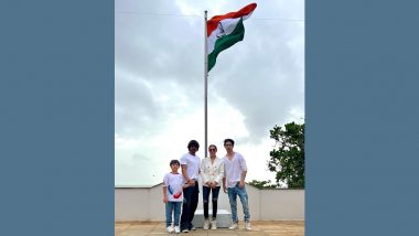 Shah Rukh Khan, Wife Gauri Khan, Sons Aryan and AbRam Khan Hoist Tricolour at Mannat on Independence Day Eve