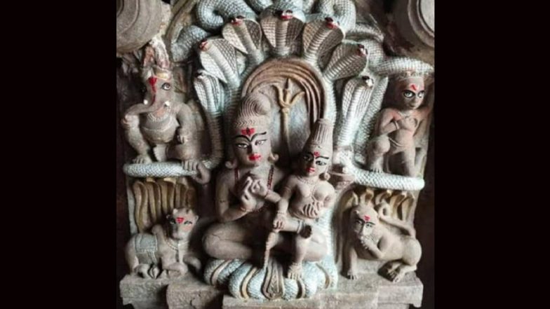 Nag Panchami 2022: Portals of Nagchandreshwar Temple in Ujjain Open for Devotees Once a Year on Festival of Snakes