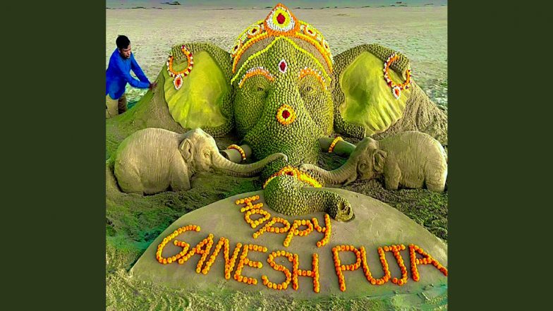 Ganesh Chaturthi 2022 Sand Art: Sudarsan Pattnaik Creates Impressive Sand Sculpture of Lord Ganpati with 3425 Sand Ladoos and Flowers With a Greeting 'Happy Ganesh Puja' At Puri Beach (See Pic)