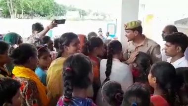 Uttar Pradesh: Kids From Korari Kalan Village Cry As Their Favourite ‘Policewala Teacher’ Rohit Kumar Yadav Transferred (Watch Video)