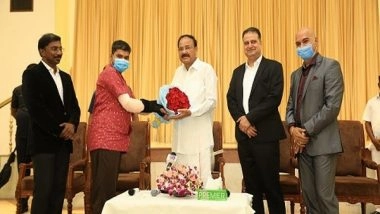 Business News | Ahmedabad Lady Lends a Hand to a Man from Kancheepuram