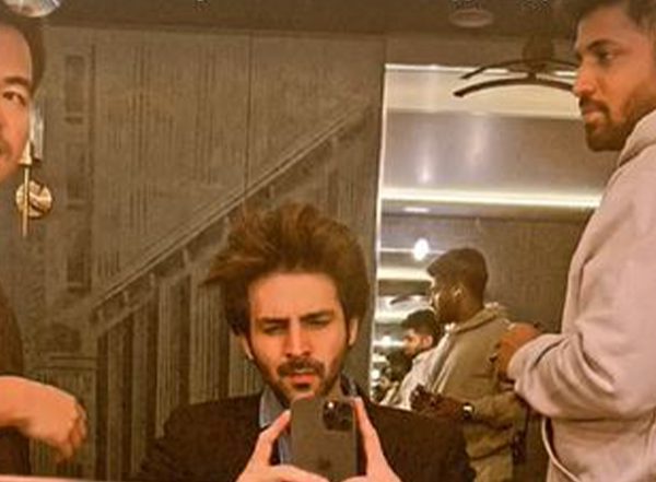 Kartik Aaryan Shares Mirror Selfie From Shehzada Sets Amid 15 Hour Continuous Shoot