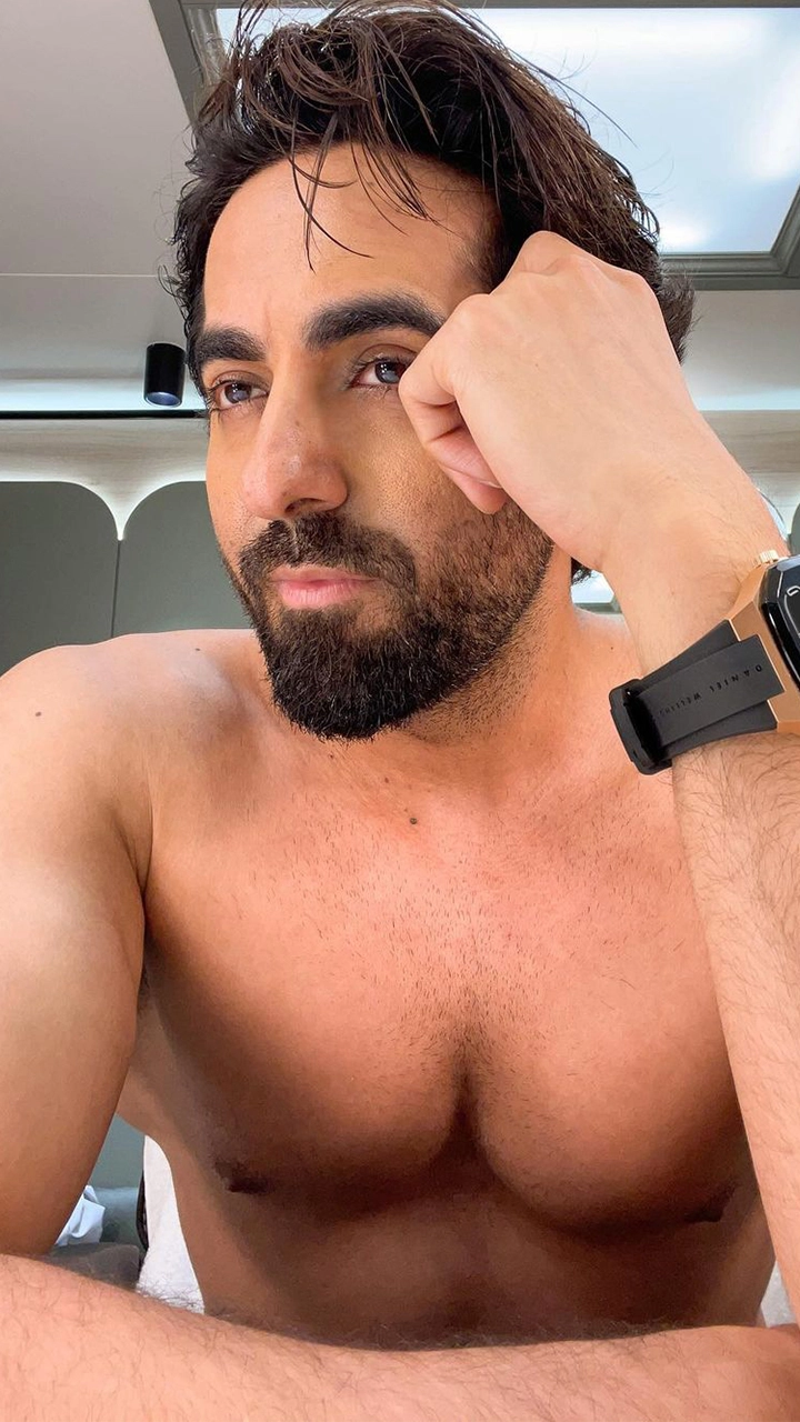 Ayushmann Khurrana Birthday: Shirtless Pics of the Bollywood Hottie That Are Thirst Trap!