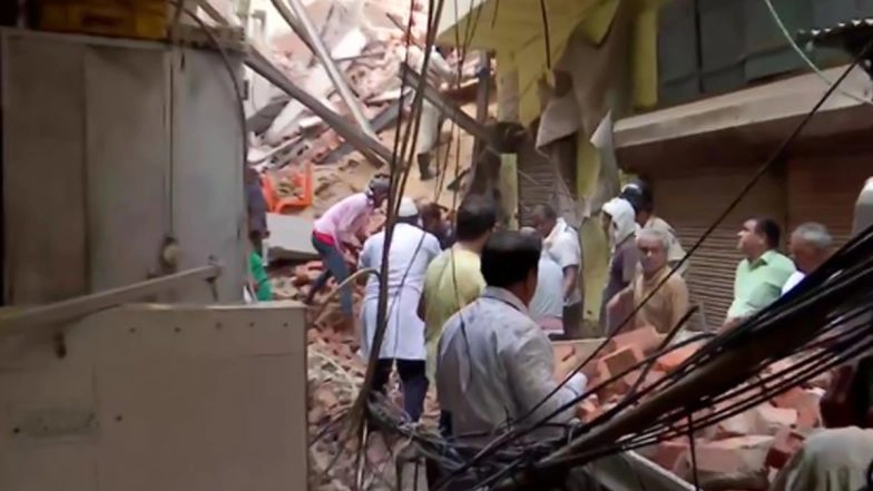 4 Injured After Under-Construction Building Collapses in Azad Market; Watch Video