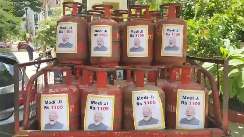 TRS Hits Back at FM Nirmala Sitharaman With PM Narendra Modi’s Pictures on LPG Cylinders and Gas Price; Watch Video