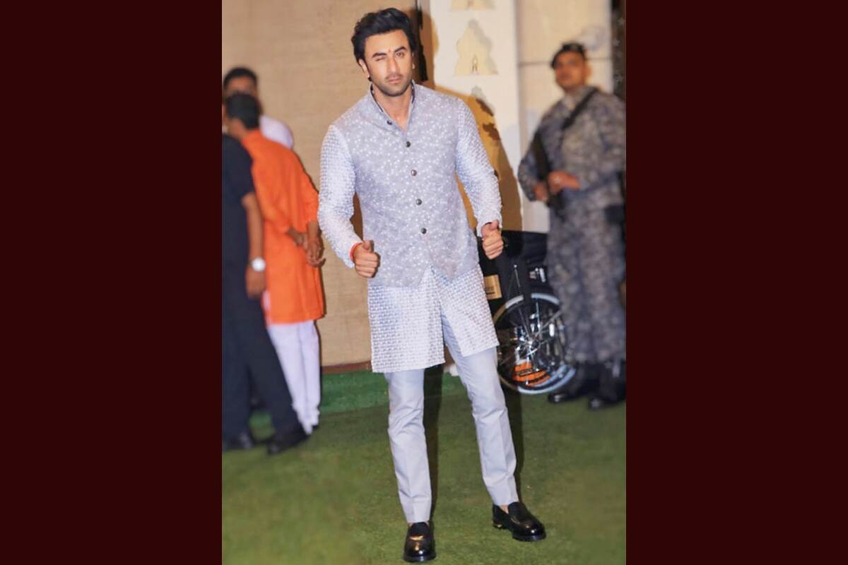 Ranbir Kapoor makes the traditional and casual cool look more