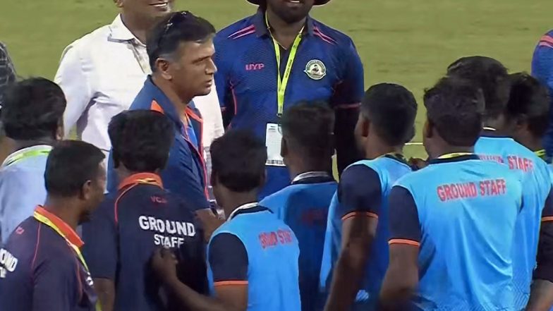 Fans React As Rahul Dravid Applauds Ground Staff At VCA Stadium for Their Efforts Following IND vs AUS 2nd T20I 2022 in Nagpur